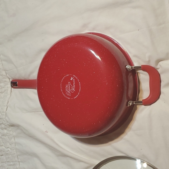 The Pioneer Woman Frontier Red Pan with lid - Picture 3 of 7